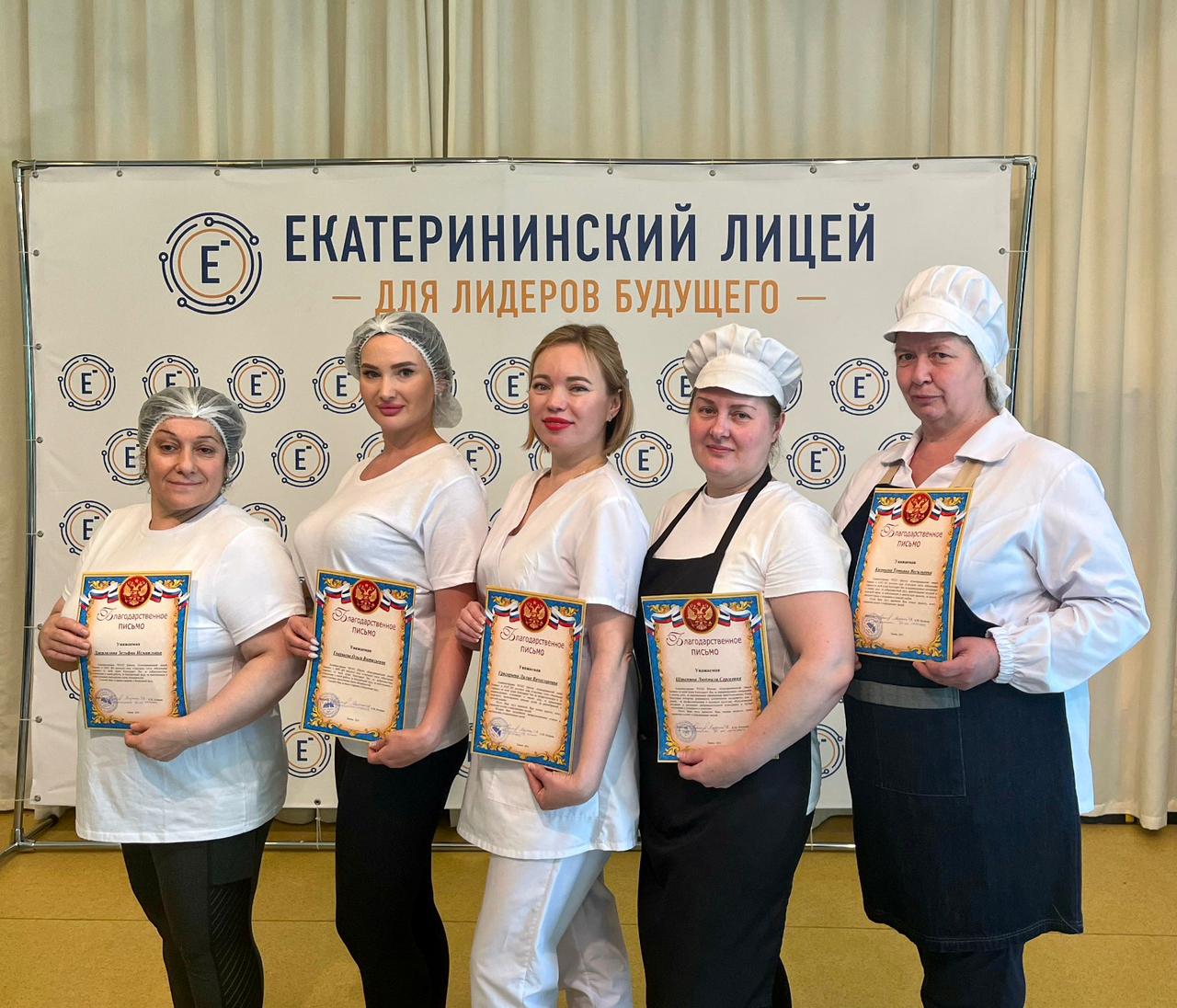 Благодарим наших поваров за вкусное и правильное питание для наших  воспитанников! - Маленькая Страна Химки: частный детский сад (садик) в  сходне, зеленоград.,